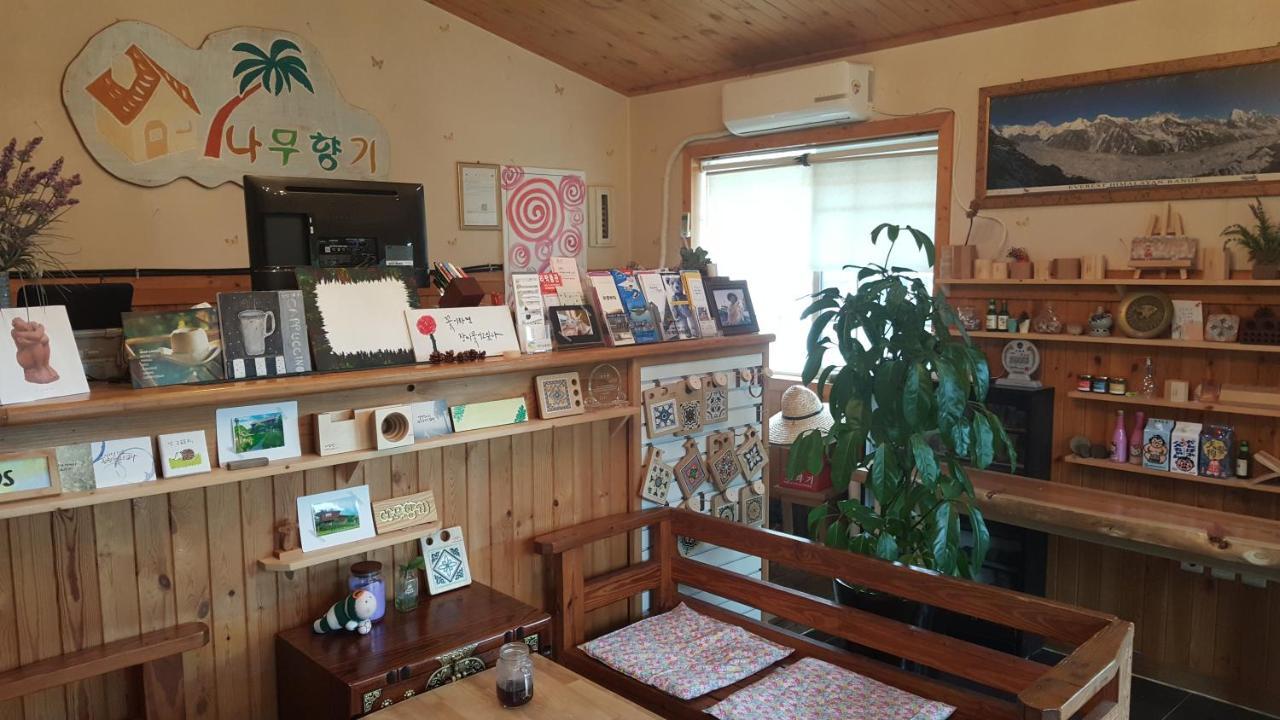 Namu Hyanggi Pension Jeju Exterior photo